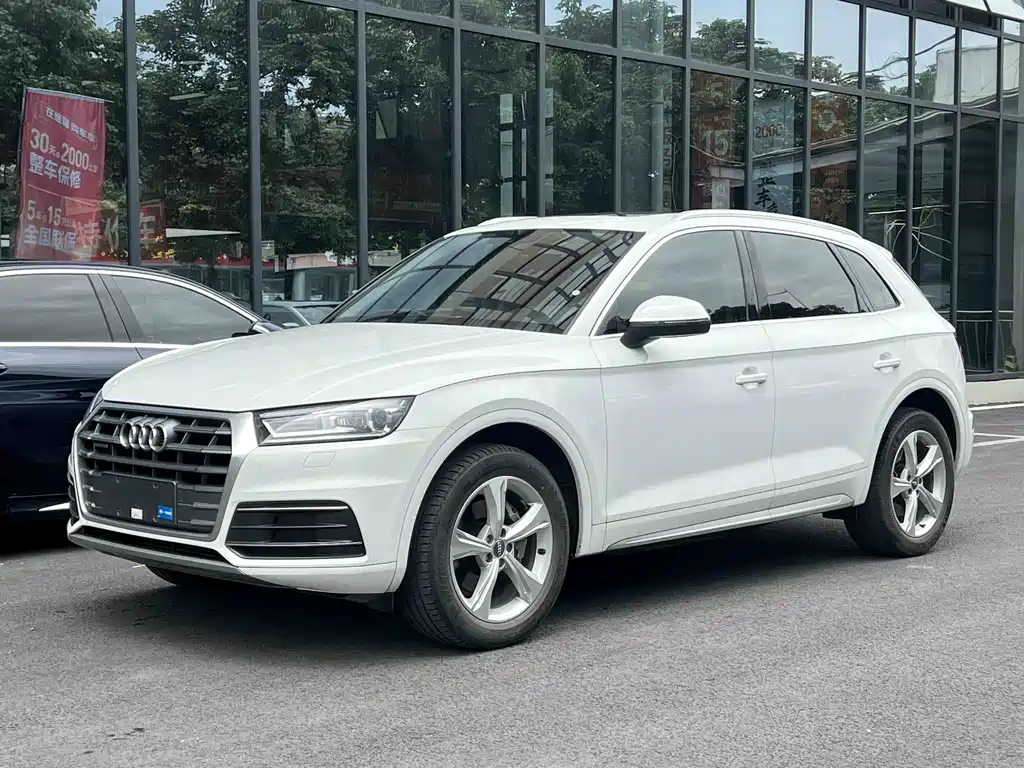 Audi Q5L 2021 — фото 1