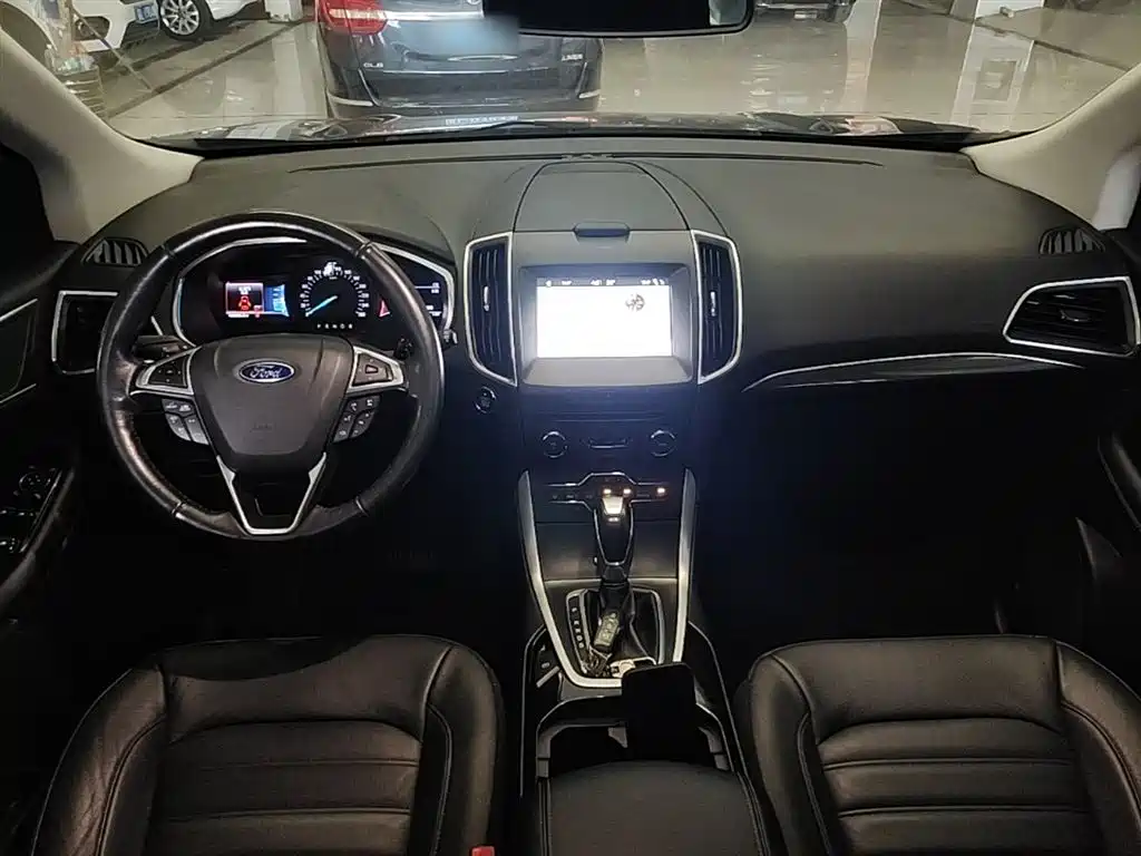 Ford Edge 2016 — фото 10
