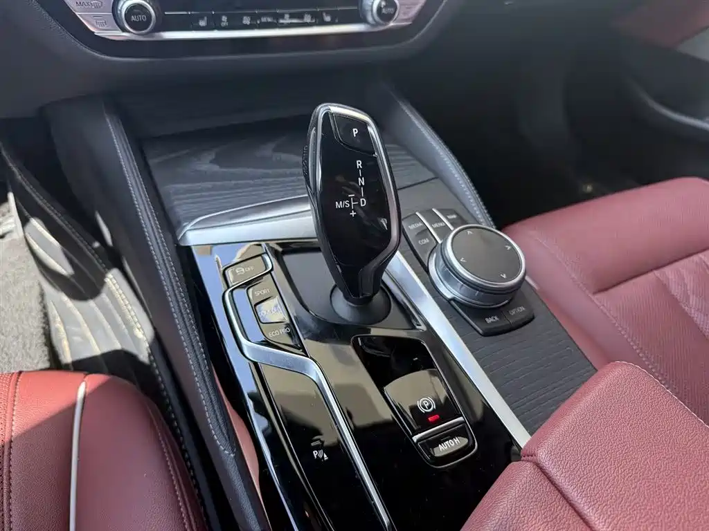 BMW 5 Series 2022 — фото 16
