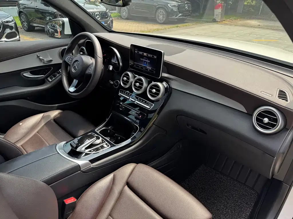 Mercedes-Benz GLC 2018 — фото 14