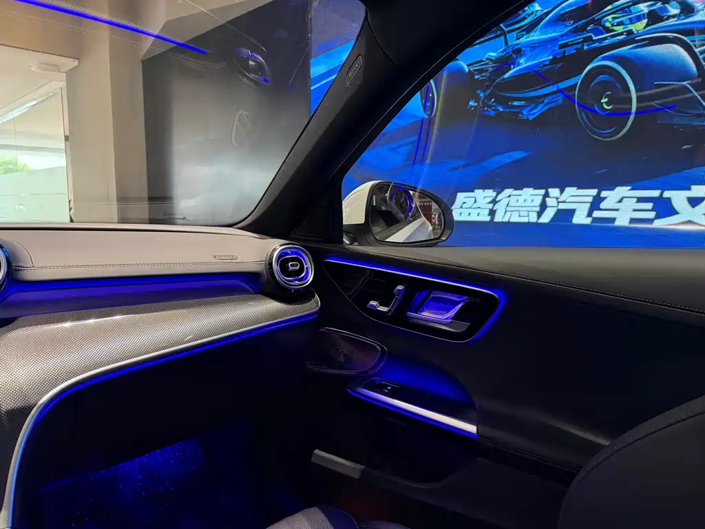 Mercedes-Benz C-Class 2025 — фото 11