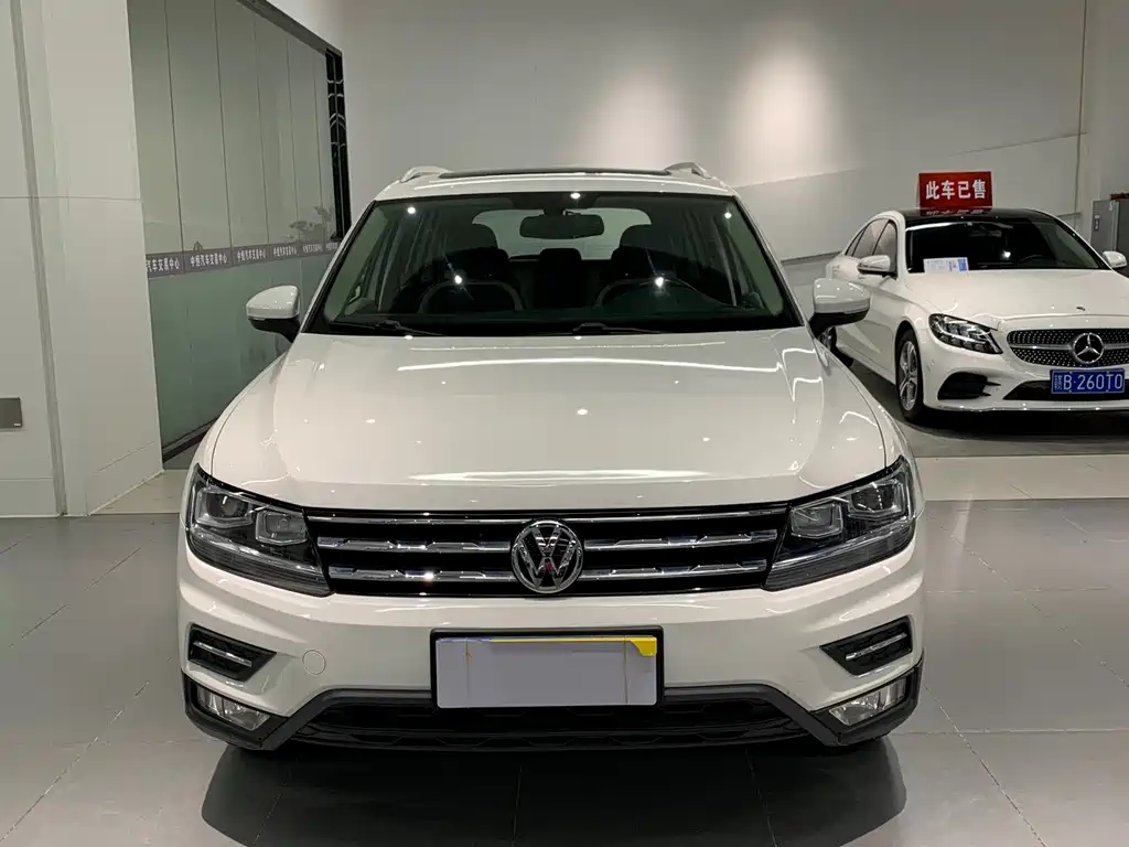 Volkswagen Tiguan L 2017 — фото 2