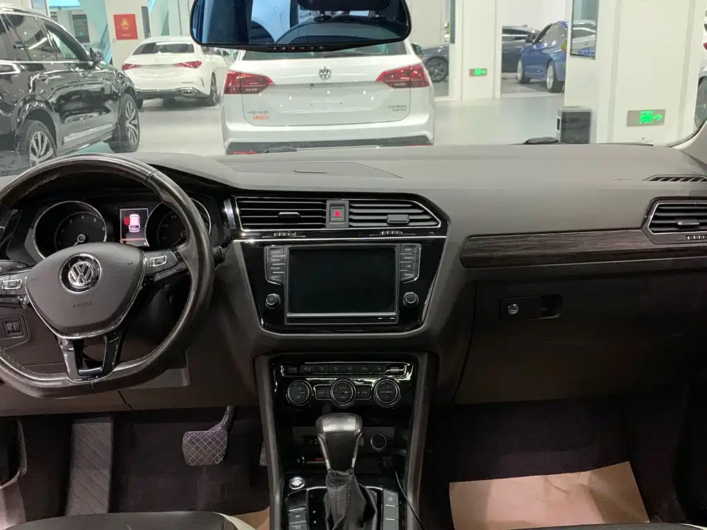 Volkswagen Tiguan L 2017 — фото 13