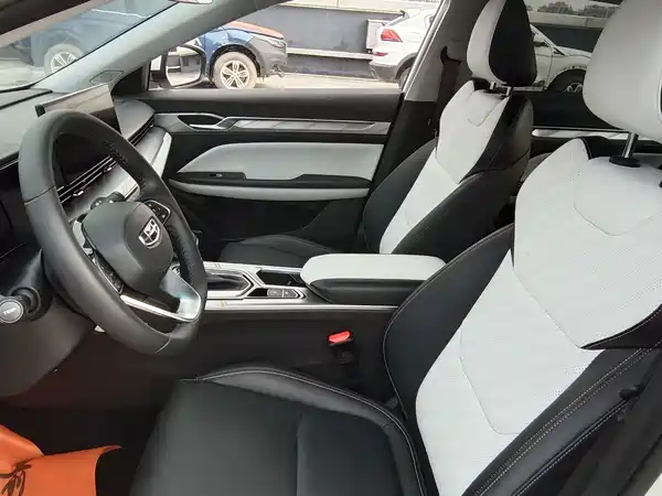 Geely Emgrand L 2022