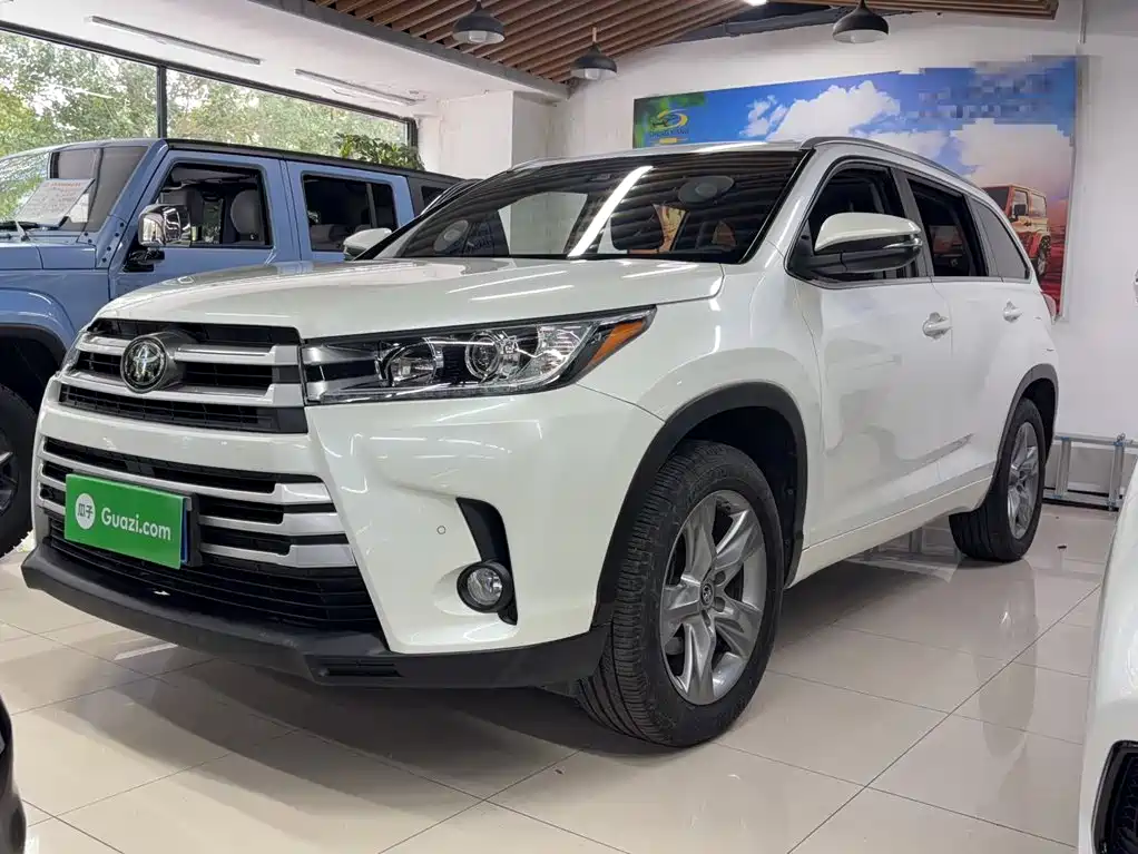 Toyota Highlander 2019 — фото 1