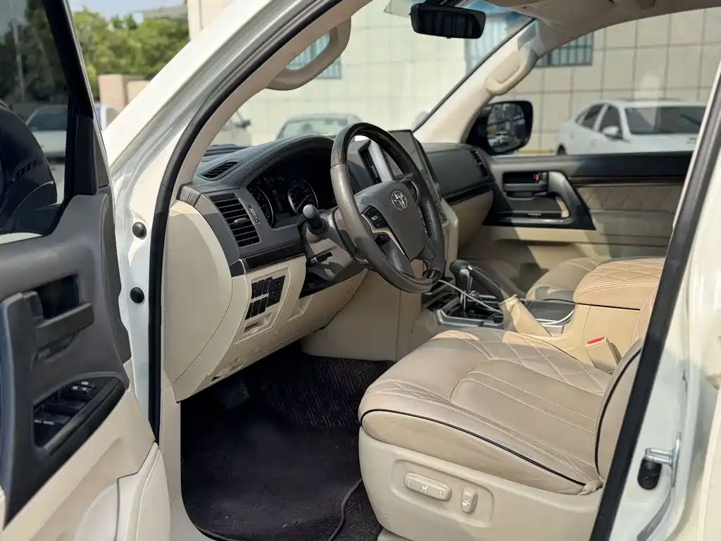 Toyota Land Cruiser 2020 — фото 4