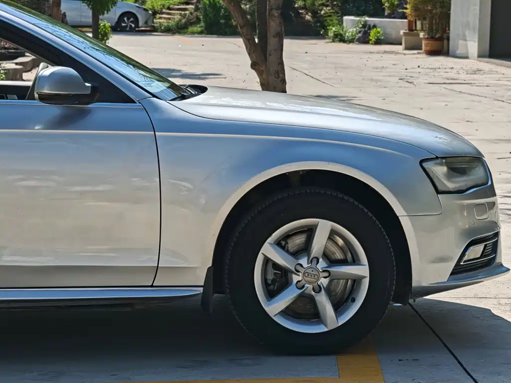 Audi A4L 2012