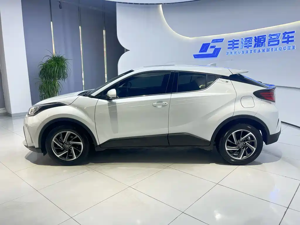 Toyota C-HR 2024 — фото 2