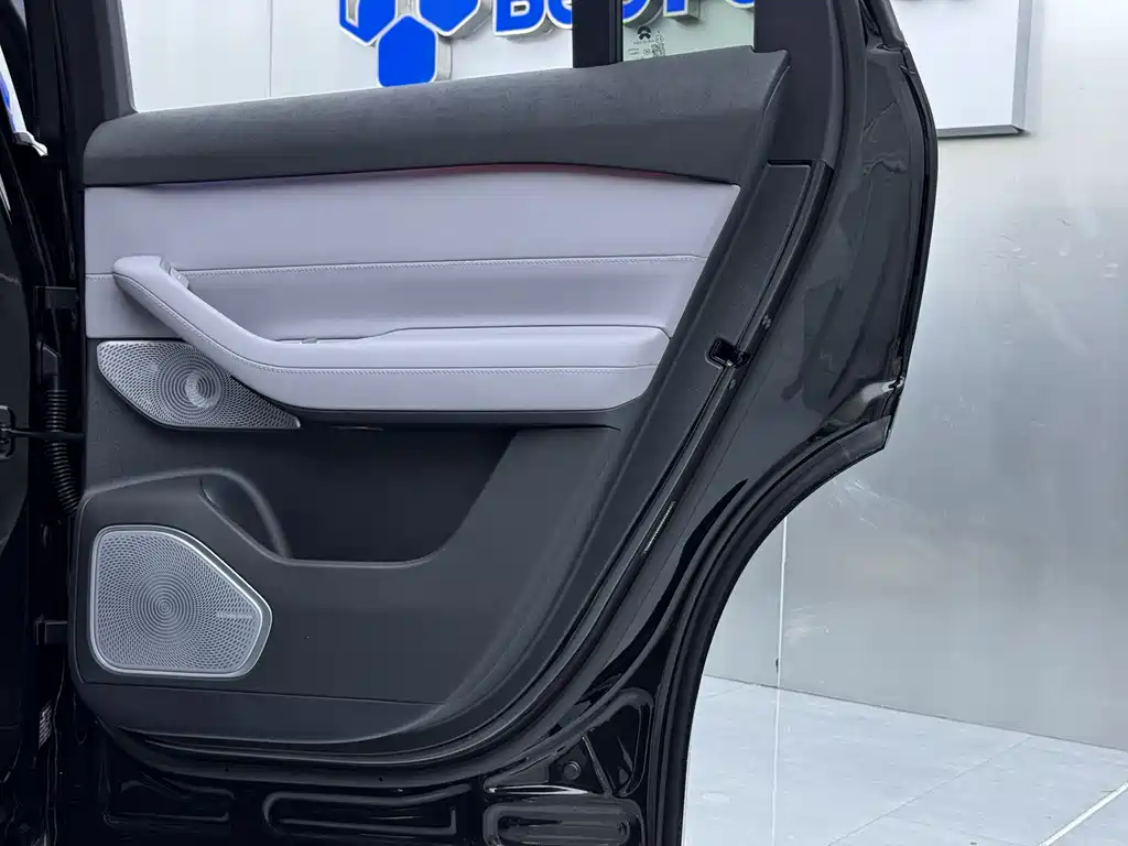 NIO EC6 — фото 23