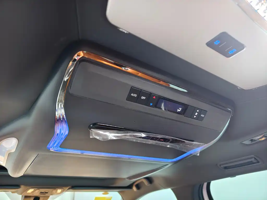 Toyota Granvia — фото 26