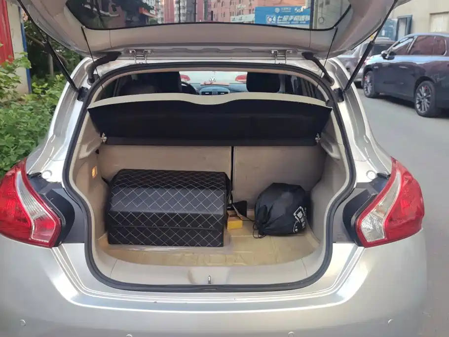 Nissan Tiida 2015