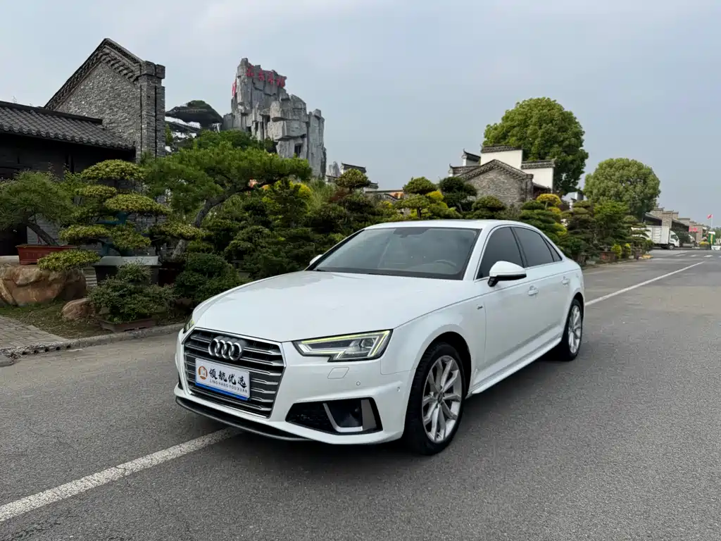 Audi A4L 2019 — фото 1