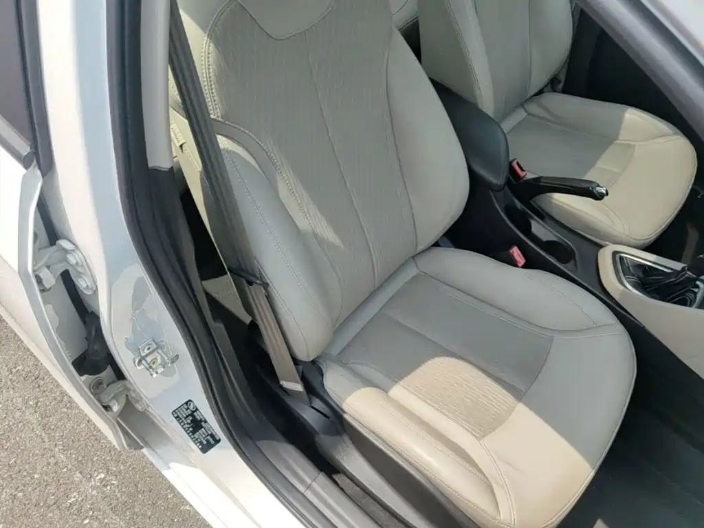 Buick Excelle 2017 — фото 25