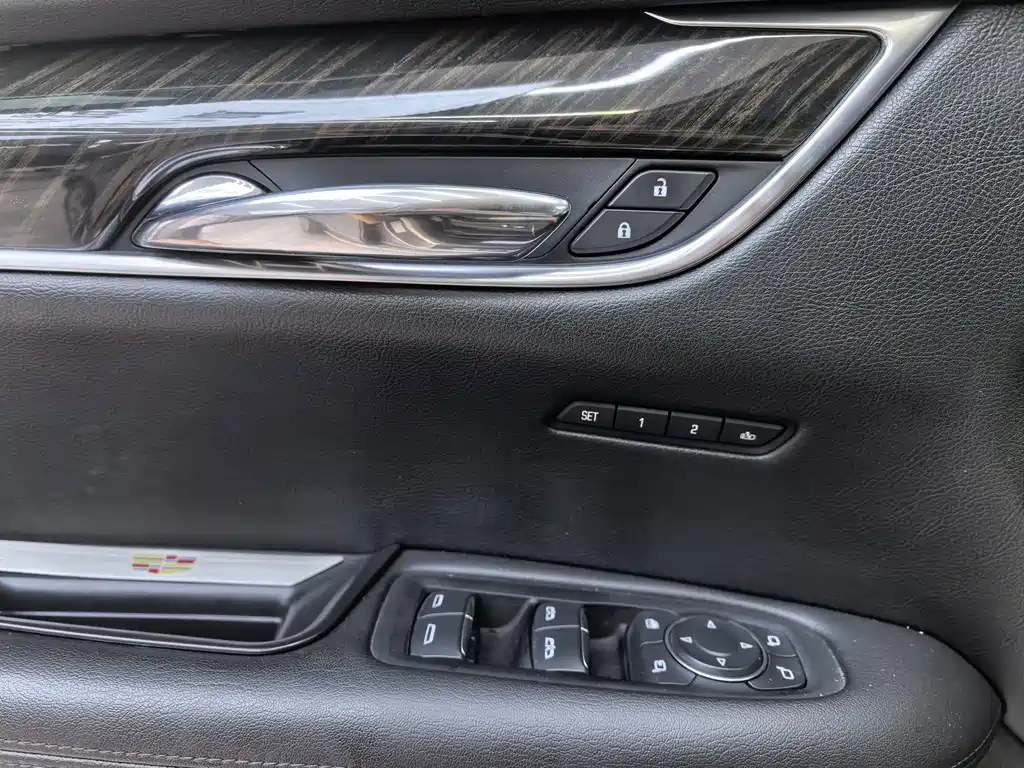 Cadillac XT5 2017 — фото 21