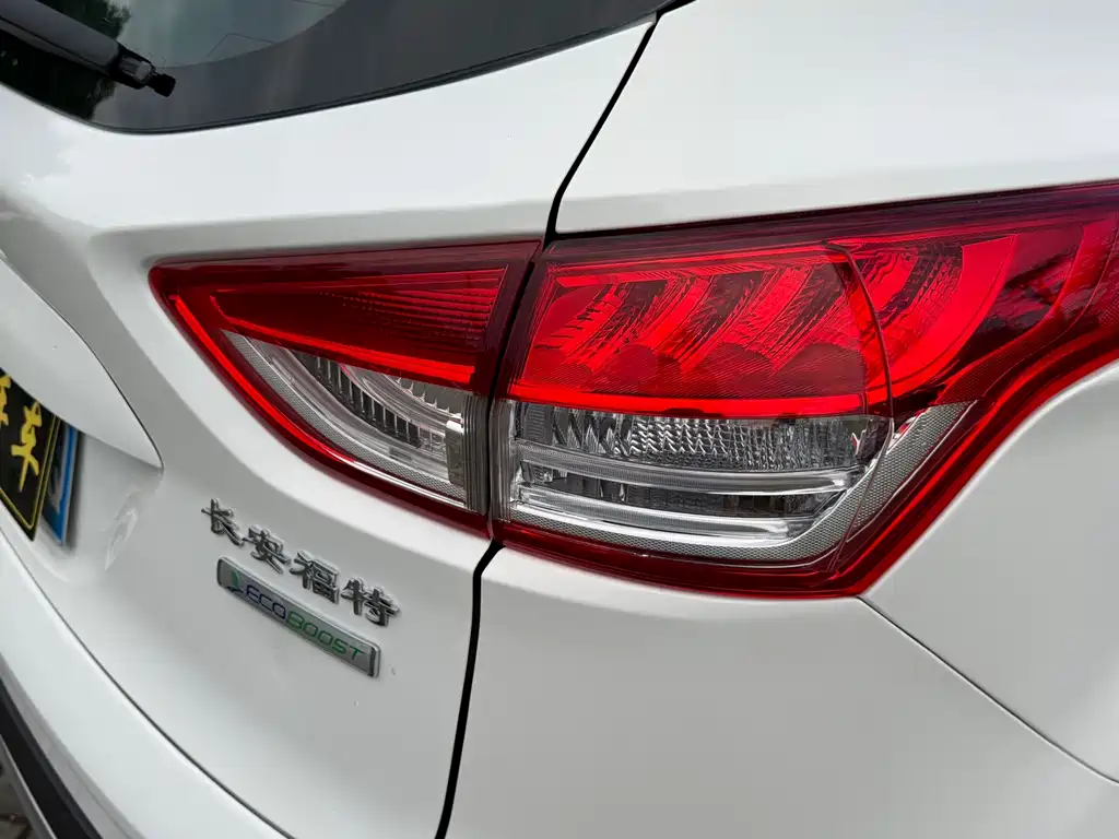 Ford Kuga 2016 — фото 17