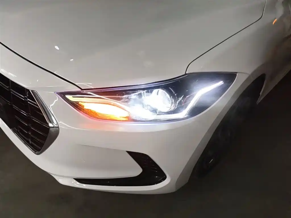 Hyundai Elantra 2020 — фото 24