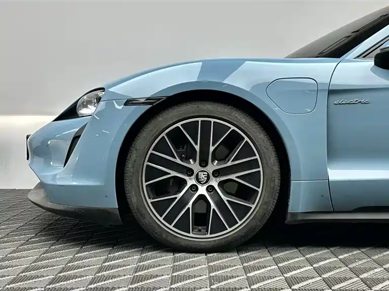 Porsche Taycan 2024 — фото 8