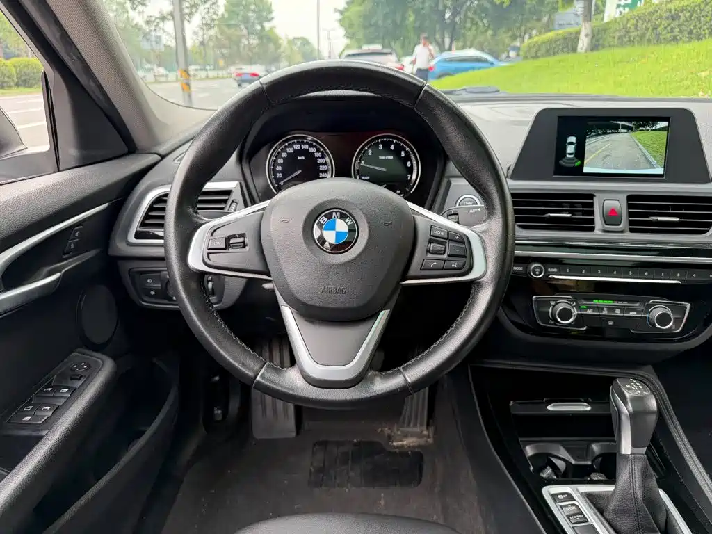 BMW 1 Series 2019 — фото 14