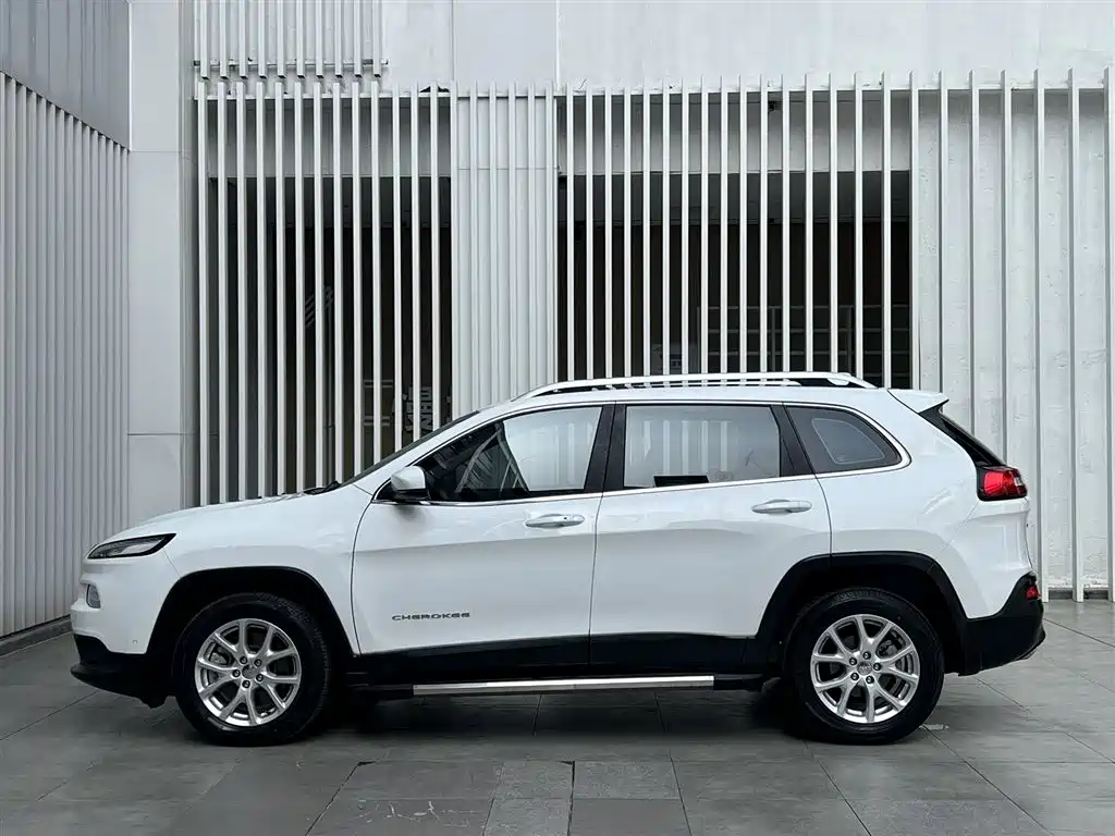 Jeep Cherokee 2016 — фото 5