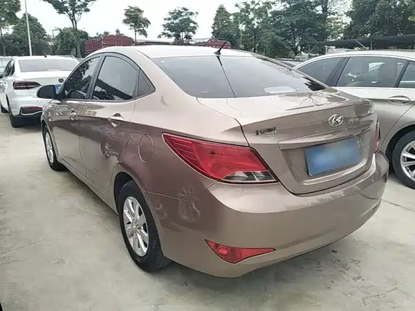 Hyundai Accent 2014