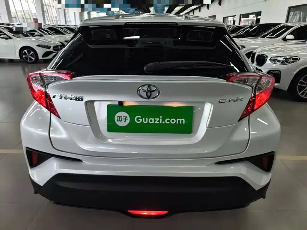 Toyota C-HR 2023 — фото 6