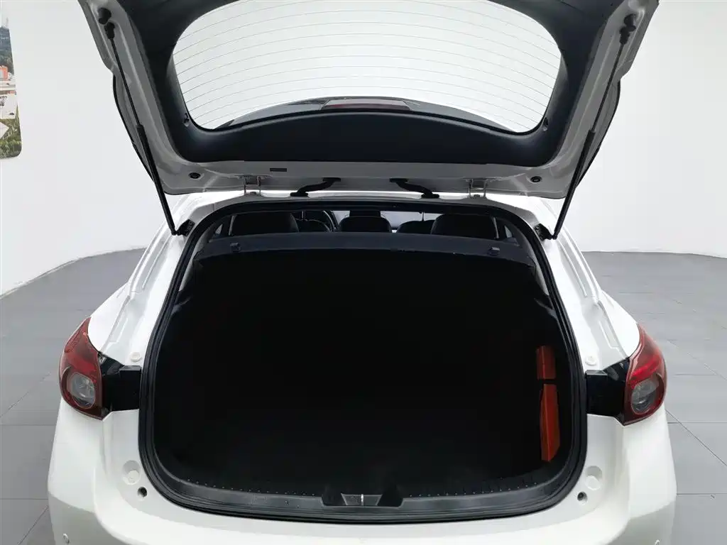 Mazda 3 Axela 2017 — фото 16