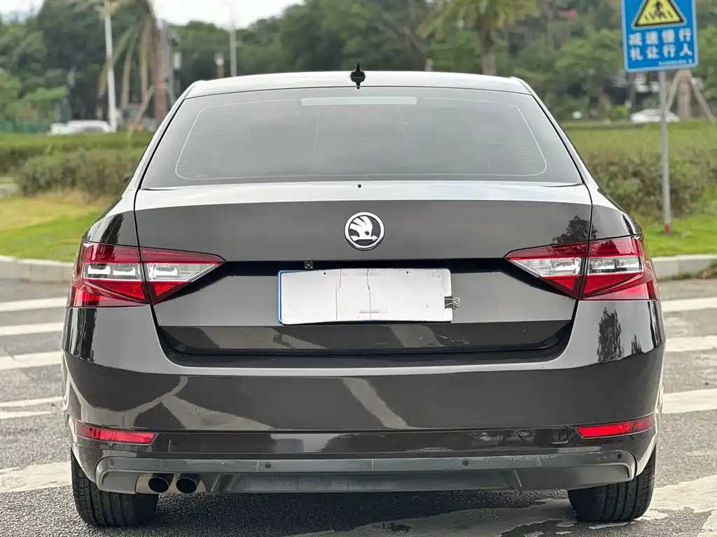 Skoda Superb 2019 — фото 15