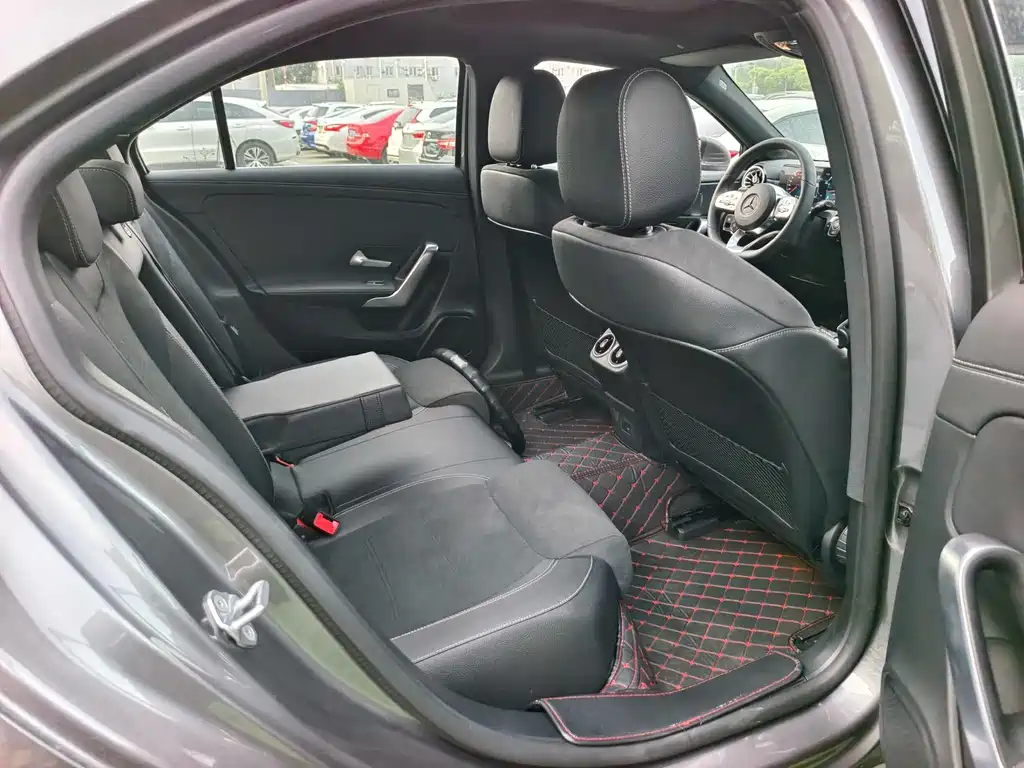 Mercedes-Benz A-Class 2022 — фото 13