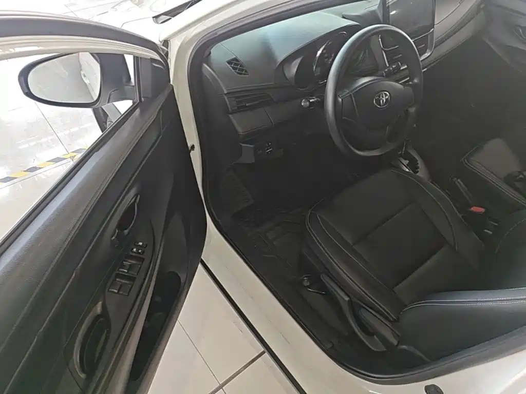 Toyota Yaris L 2021 — фото 16
