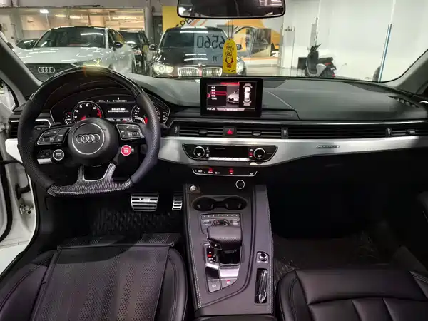 Audi A4L 2018