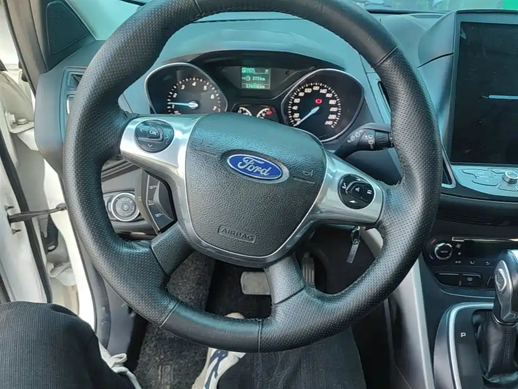 Ford Kuga 2016 — фото 11