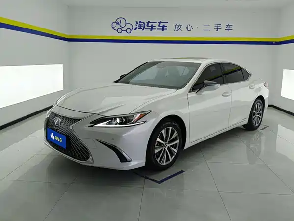 Lexus ES 2020