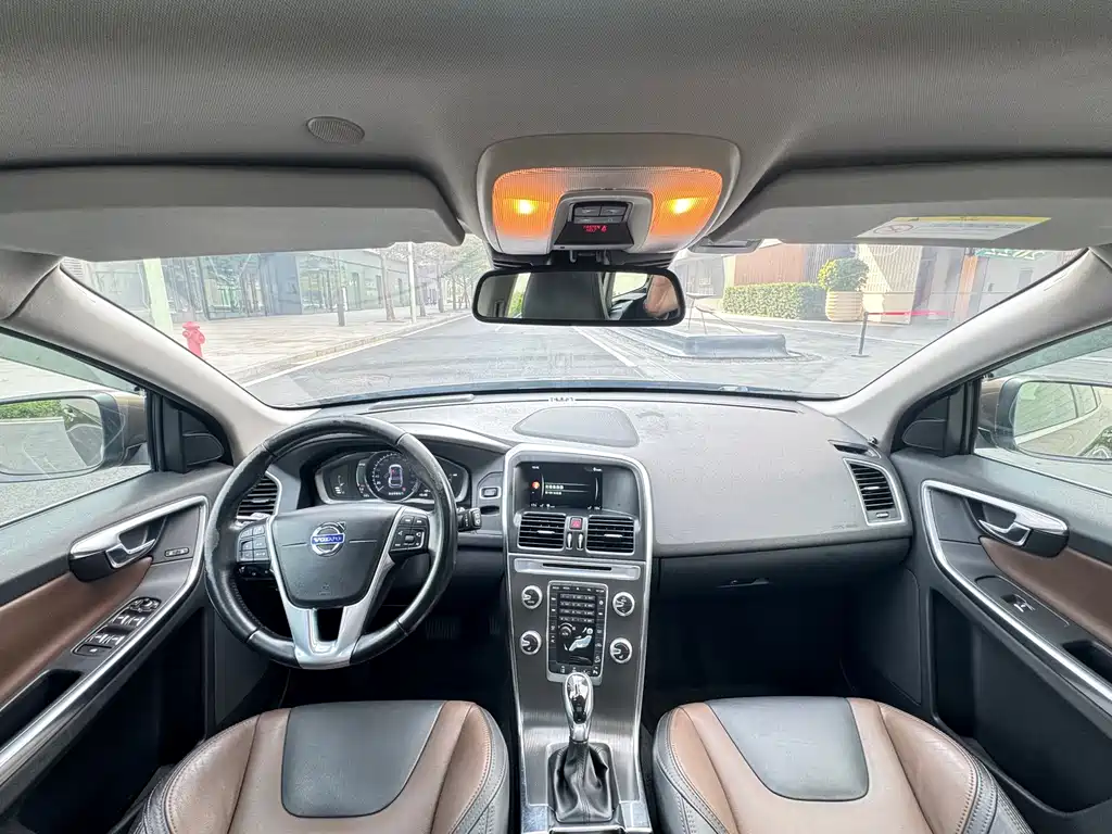 Volvo XC60 2016 — фото 15