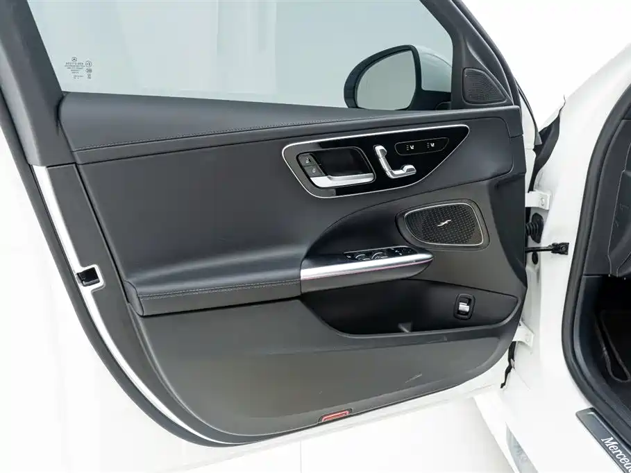 Mercedes-Benz C-Class 2025 — фото 16