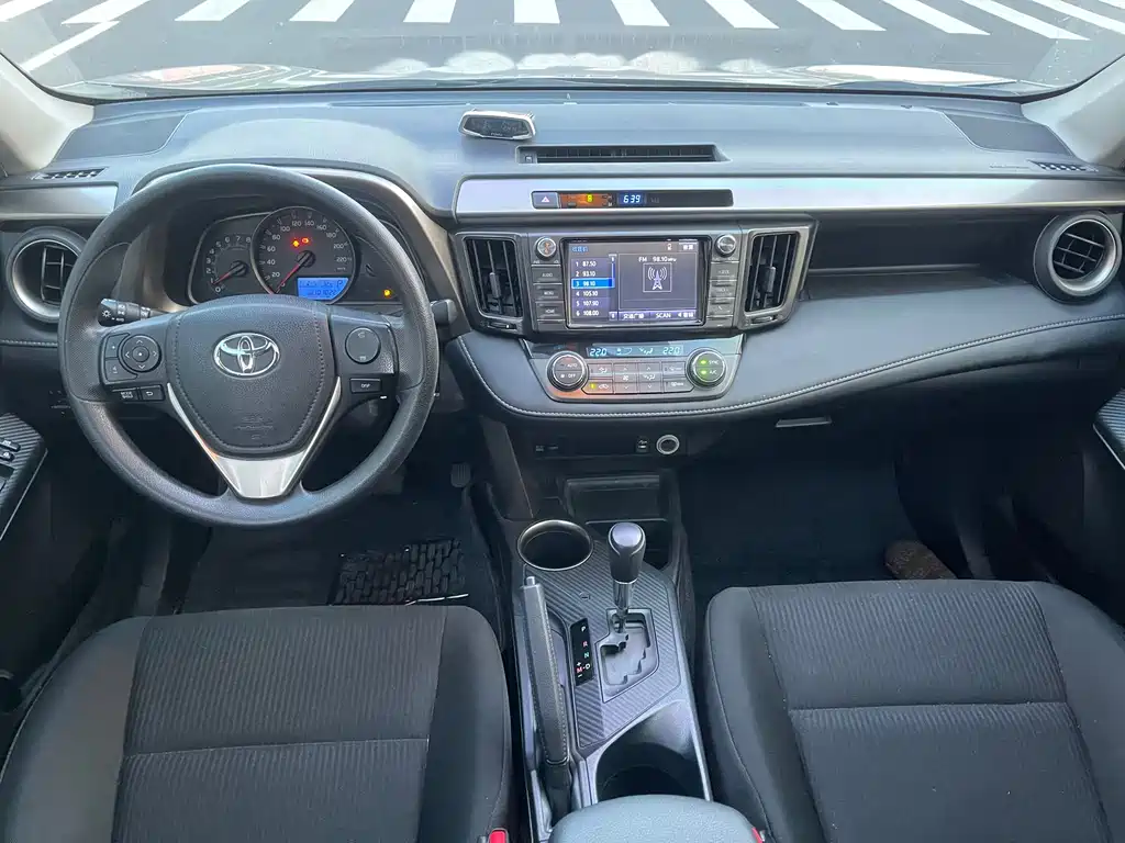 Toyota RAV4 2015 — фото 6