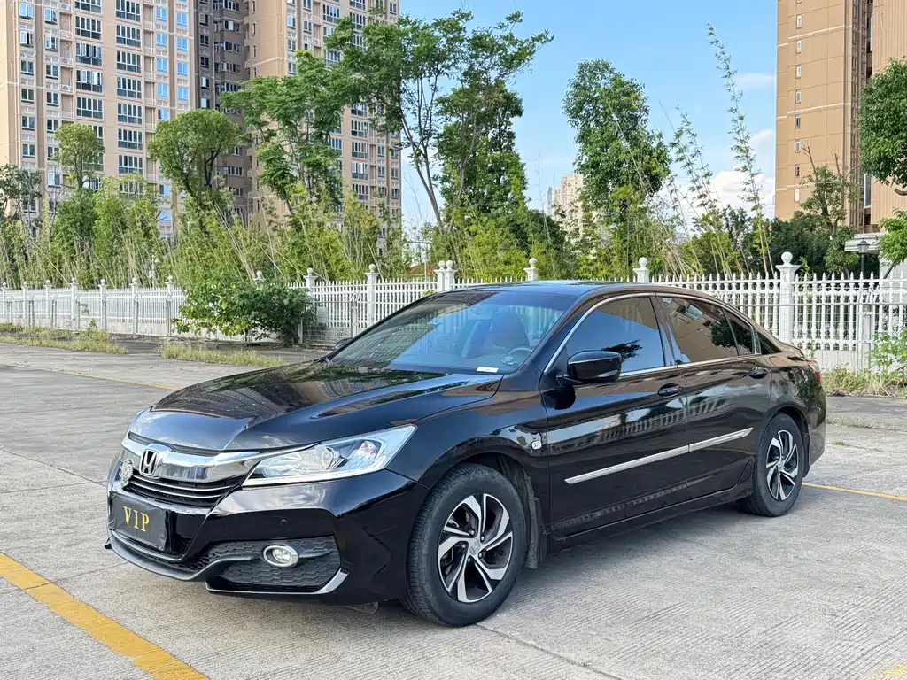Honda Accord 2017 — фото 1