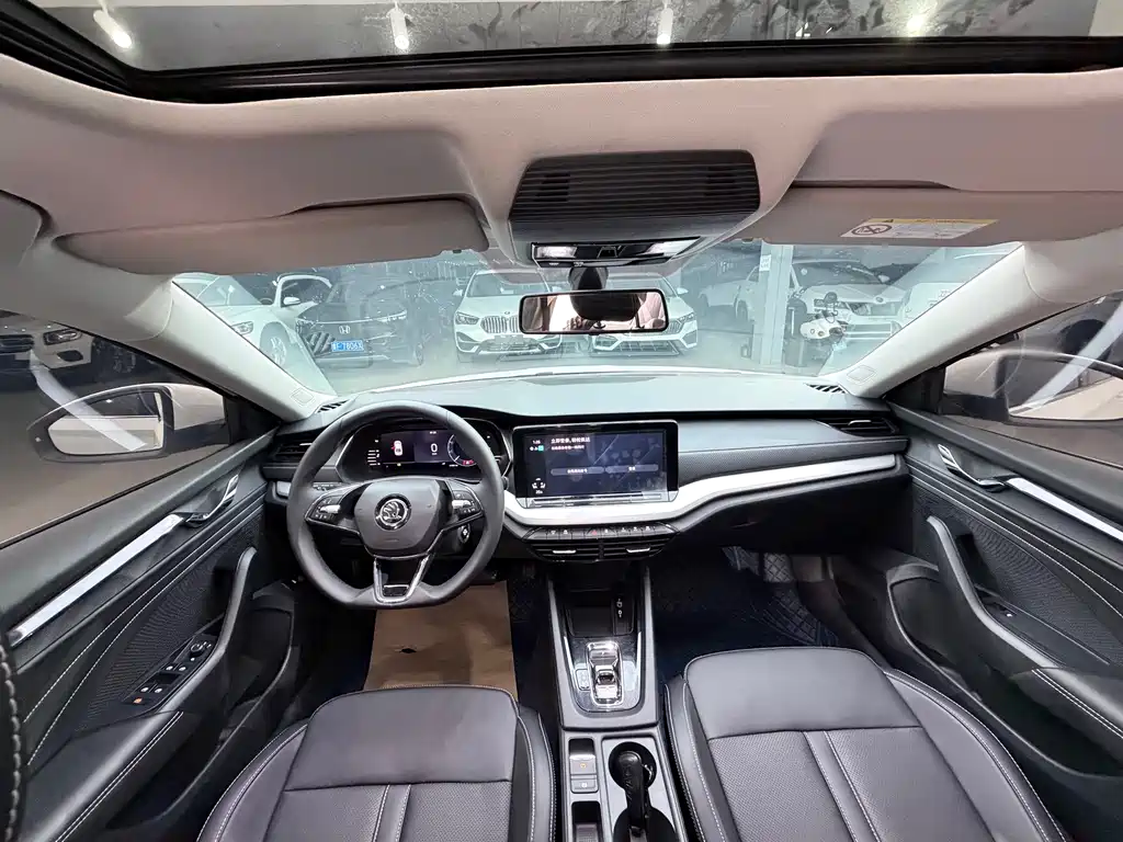Skoda Octavia 2023 — фото 10