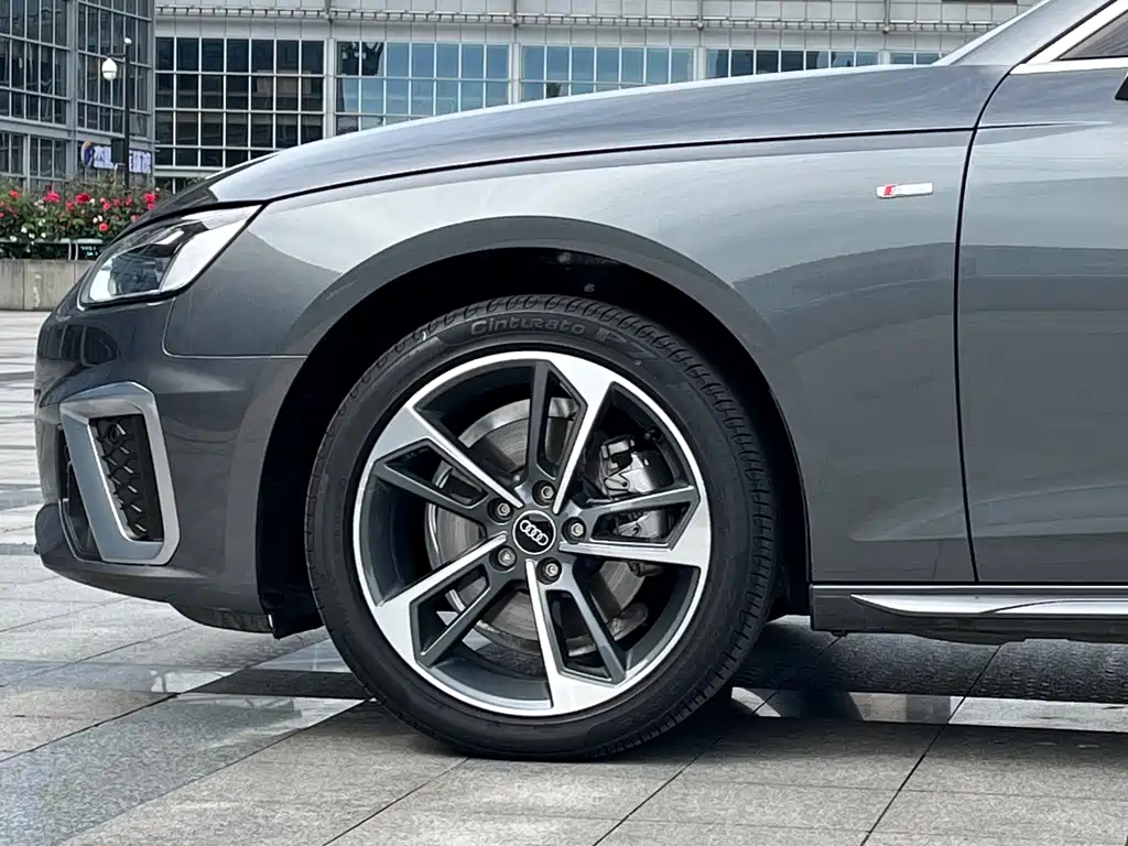 Audi A4L 2023 — фото 7