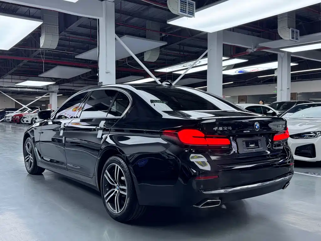 BMW 5 Series 2024 — фото 16