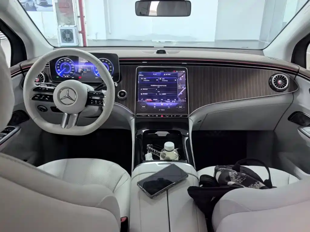 Mercedes-Benz EQE SUV 2023 — фото 14