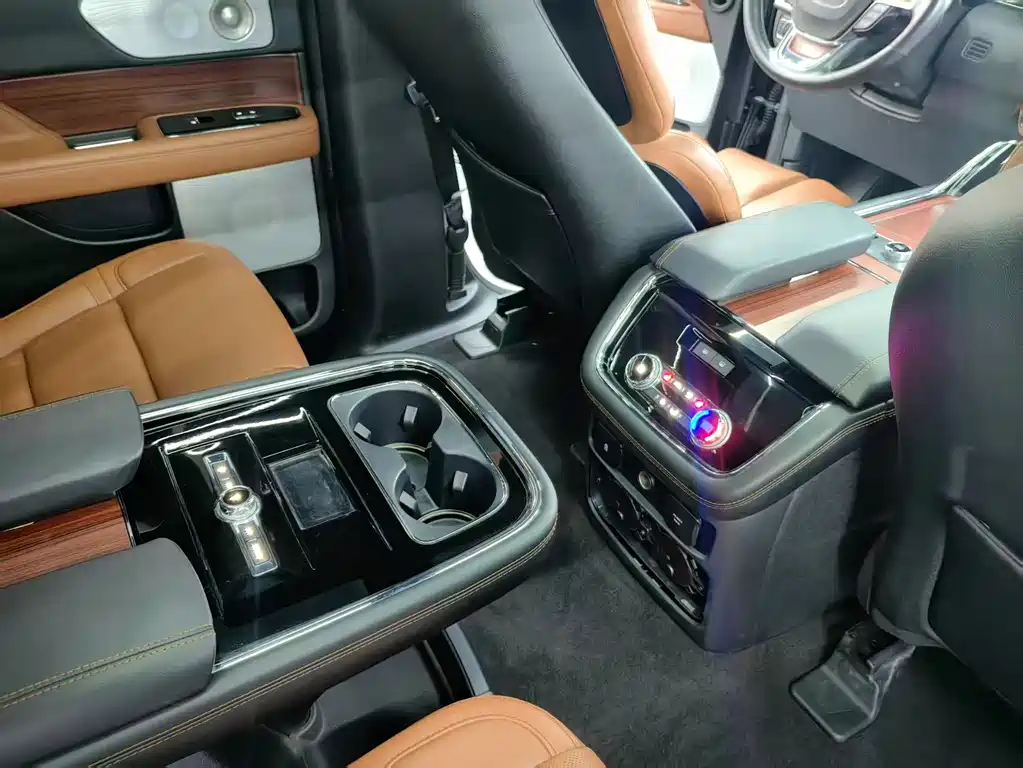 Lincoln Navigator 2021 — фото 11