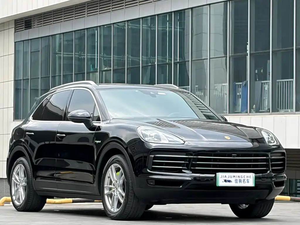 Porsche Cayenne Hybrid 2023