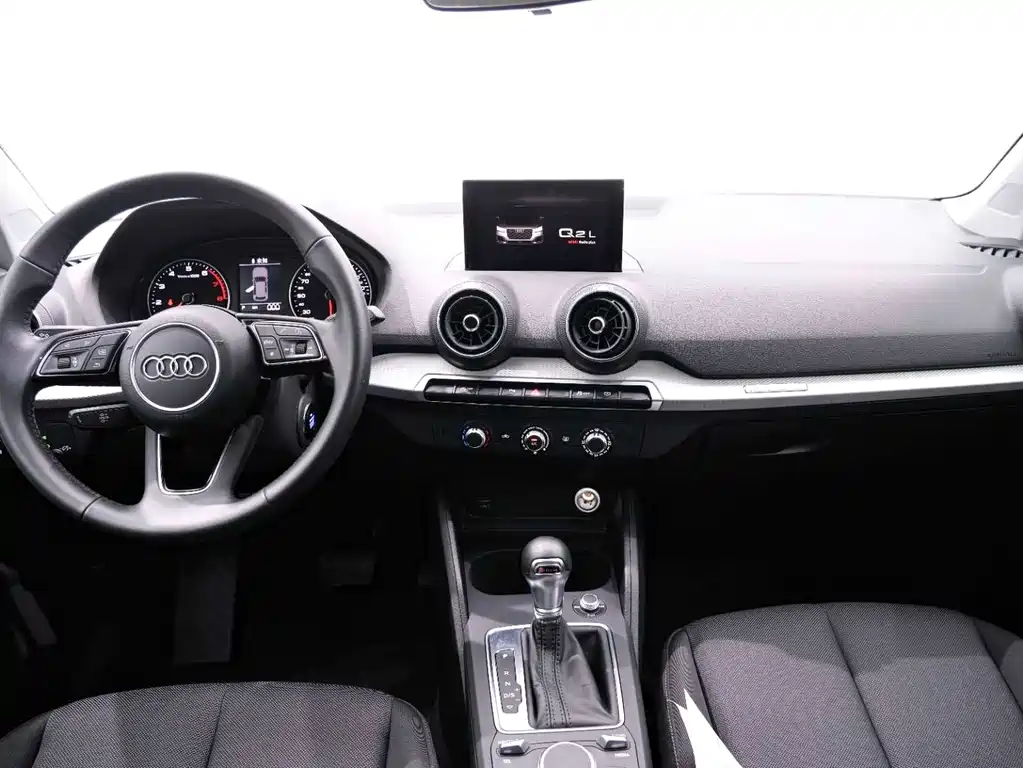 Audi Q2L 2021 — фото 18