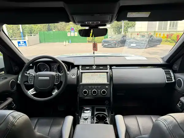 Land Rover Discovery 2018