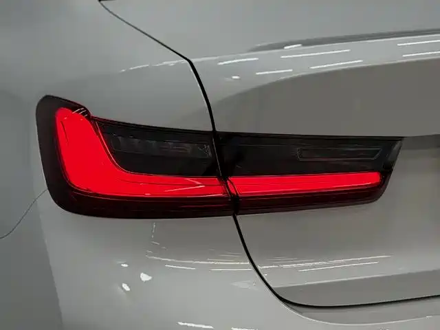 BMW 3 Series 2025 — фото 10