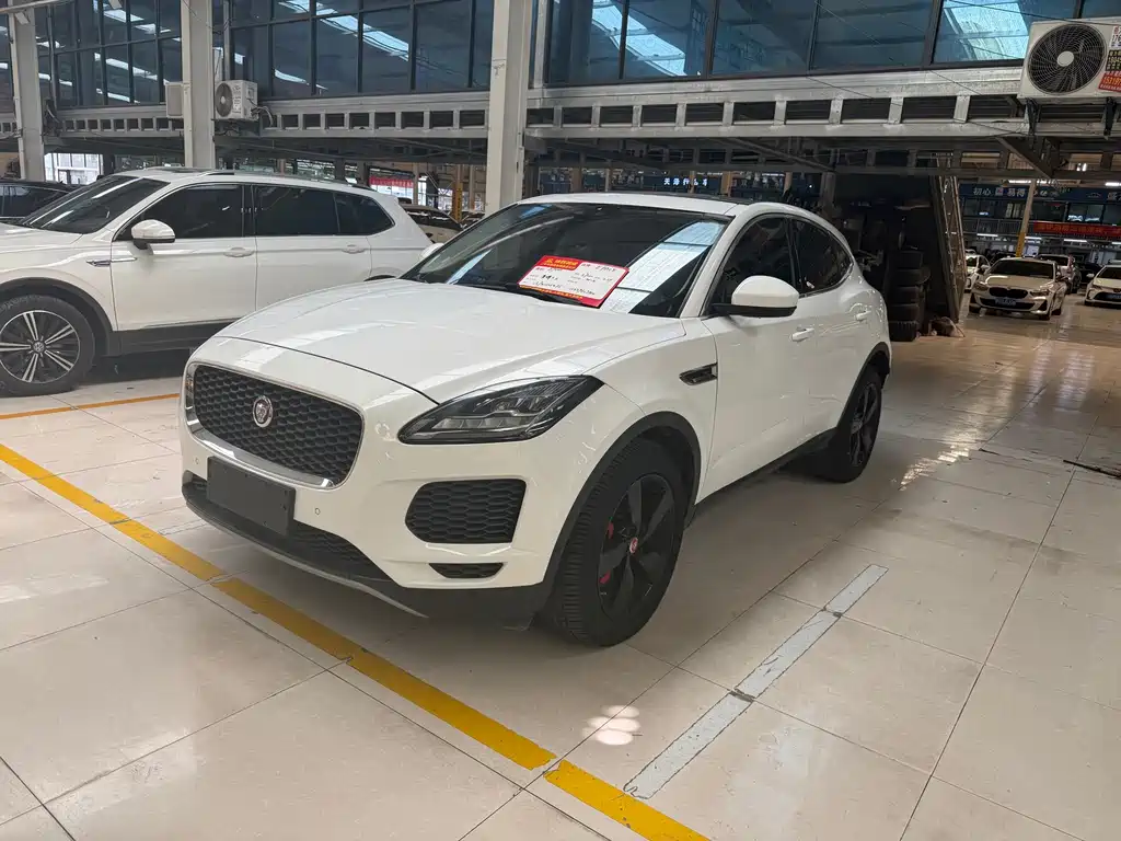 Jaguar E-PACE 2020 — фото 1