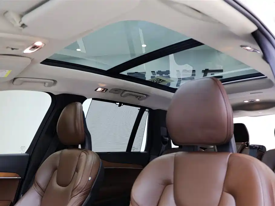 Volvo XC90 2018 — фото 28