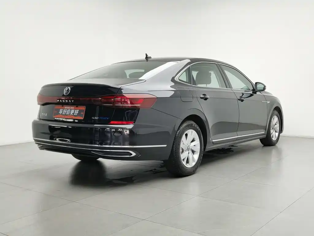 Volkswagen Passat Plug-In Hybrid 2023 — фото 2