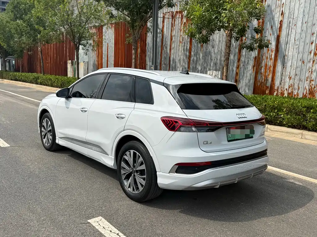Audi Q4 E-Tron 2023 — фото 14
