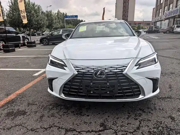 Lexus ES 2026